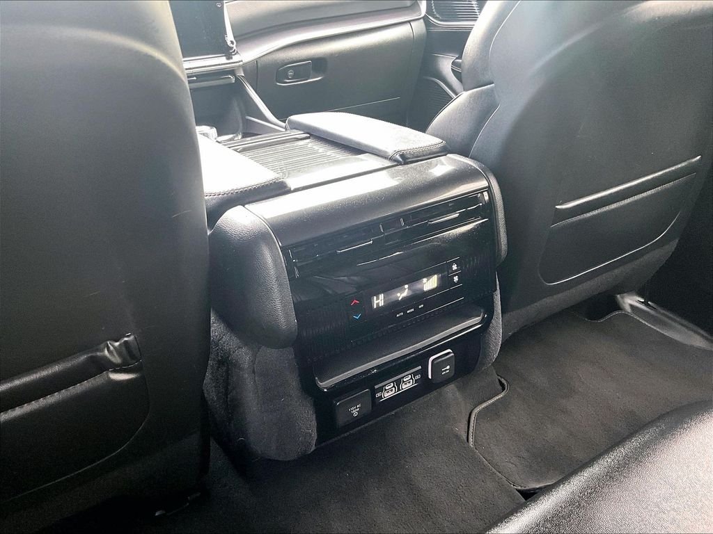 Used 2024 Gray Jeep Base image 28