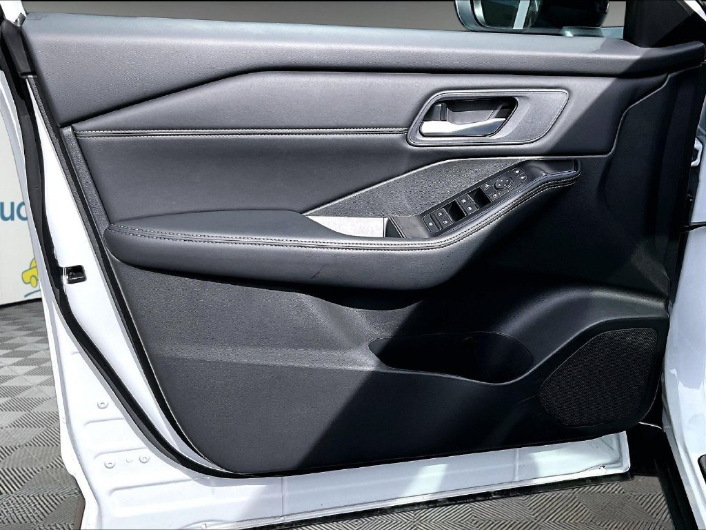 Used 2026 White Nissan Dark Armor image 9
