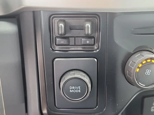New 2025 Oxford White Ford XL image 25