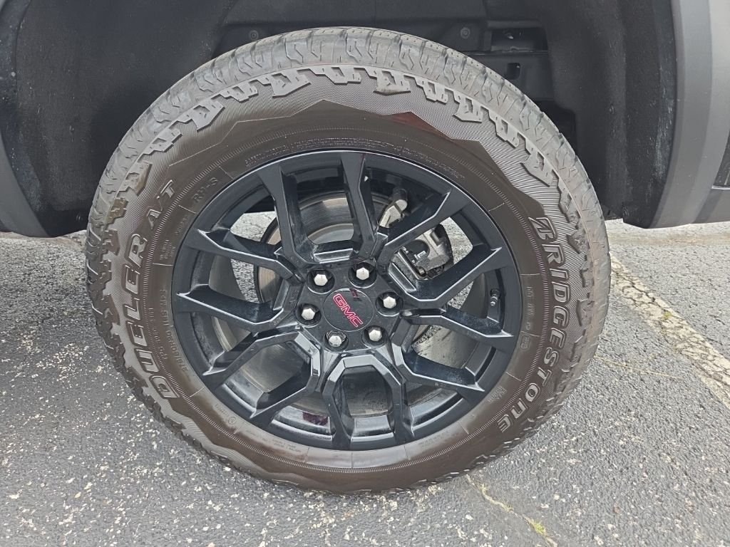 Used 2025 Black GMC Denali image 19