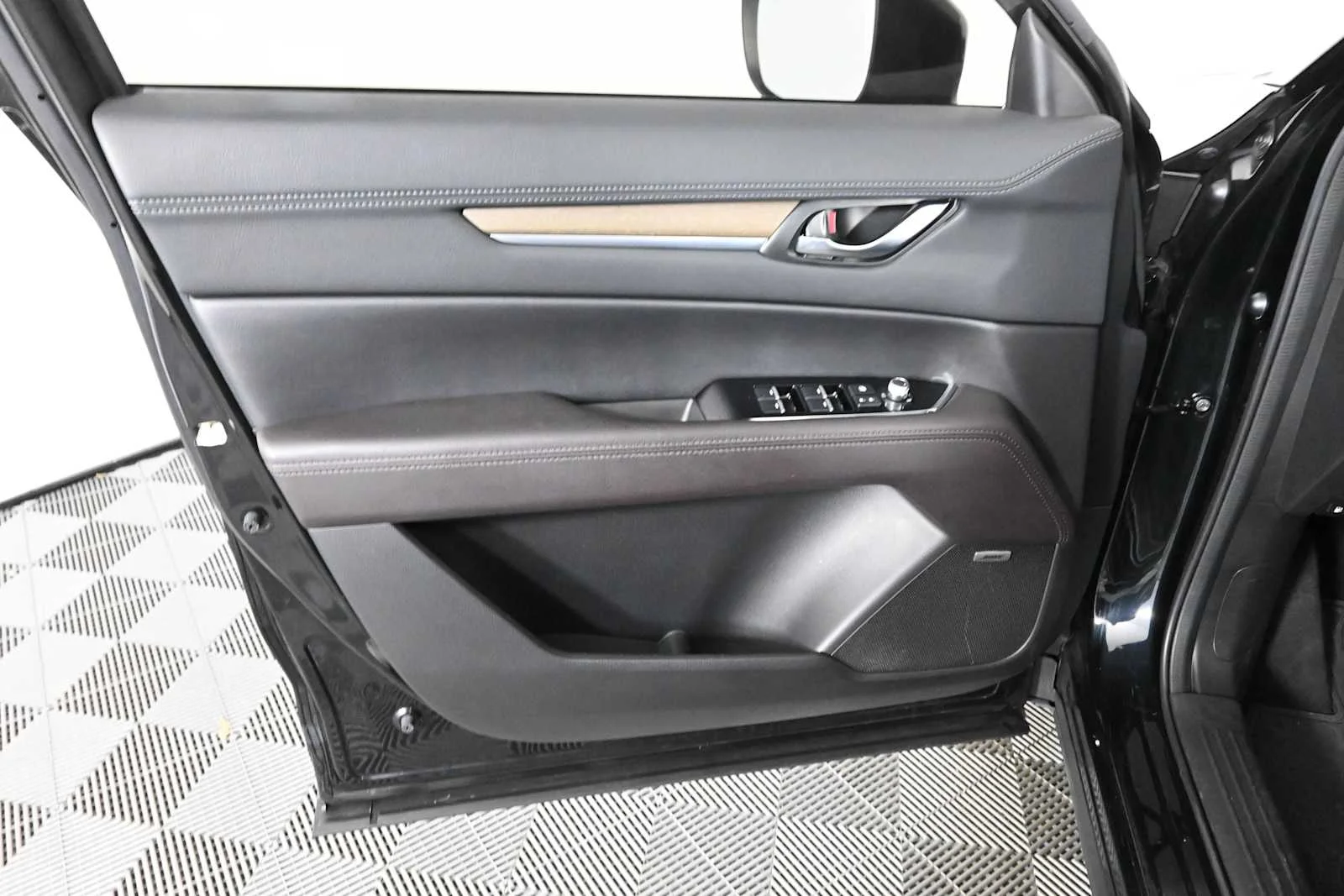 Used 2019 Jet Black Mica Mazda Signature image 19