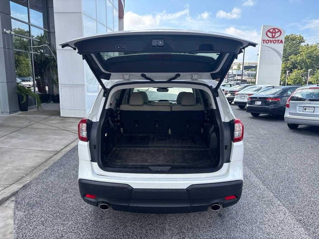 Used 2025 White Subaru Limited image 9