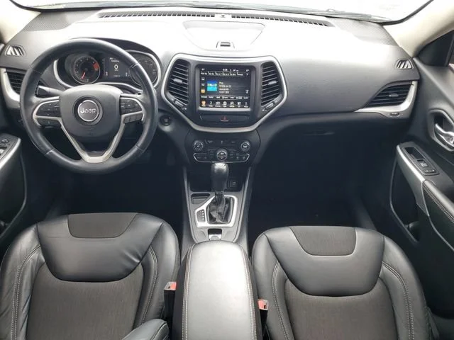 Used 2018 White Jeep Latitude Plus image 25