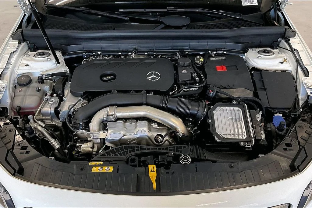 New 2026 Polar White Mercedes-Benz GLB 250 image 28