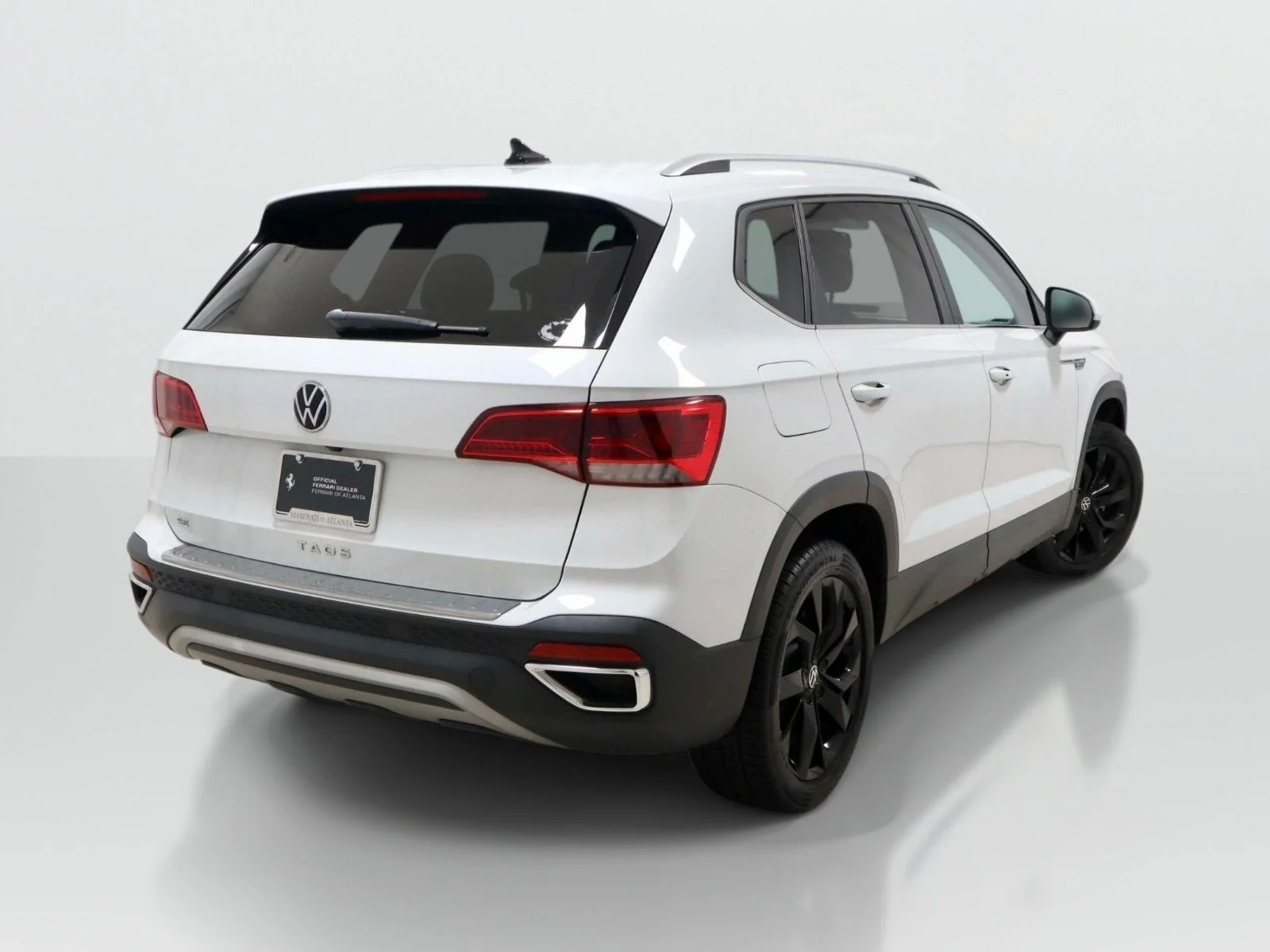 Used 2022 Pure White Volkswagen SE image 5