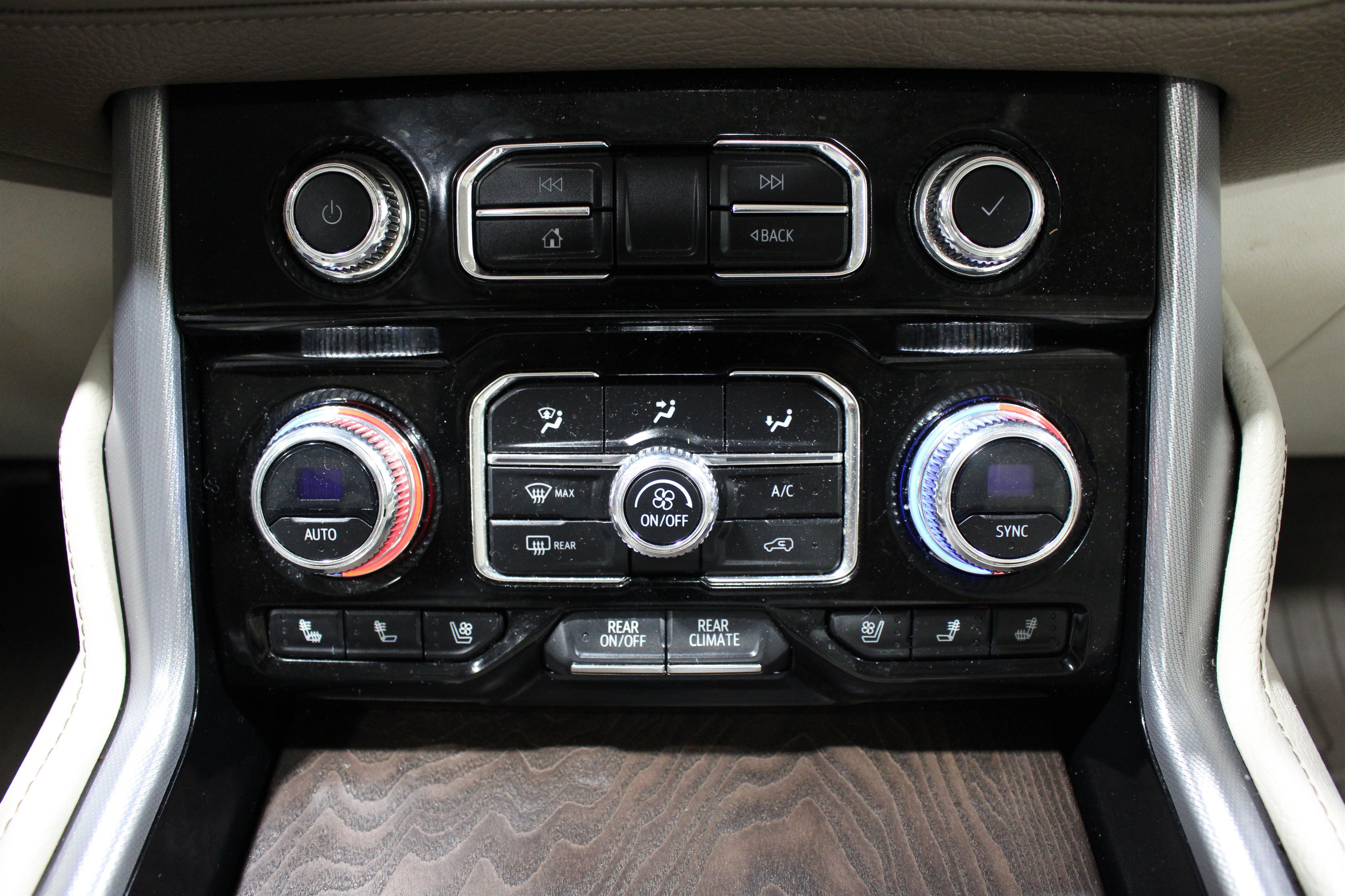 Used 2023 Pearl Beige Metallic GMC Denali image 18
