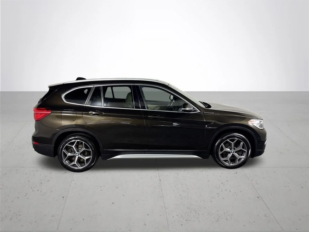 Used 2019 Green BMW xDrive28i image 5