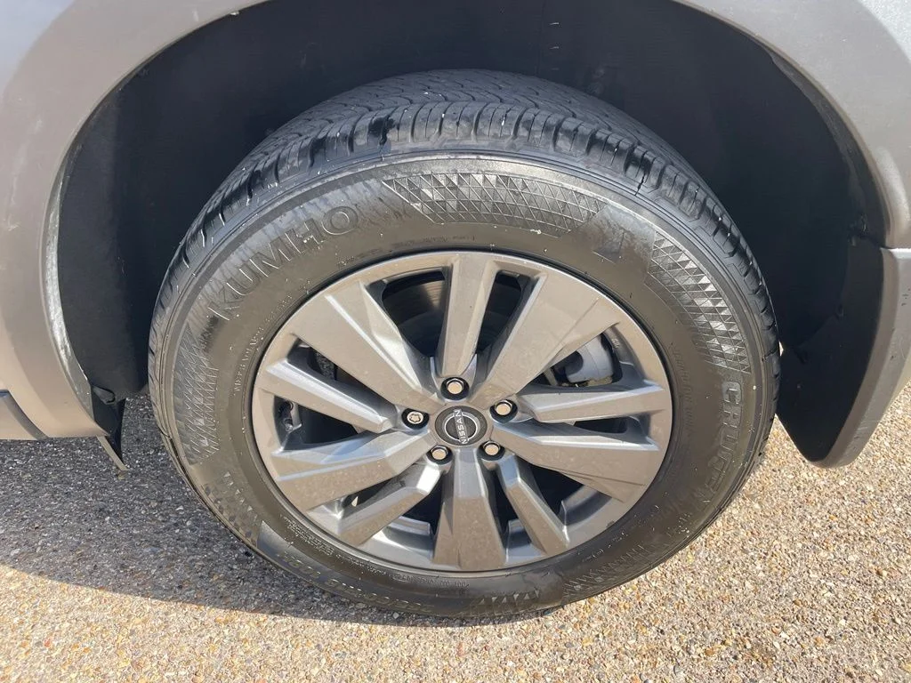 Used 2025 Gray Nissan SV image 17