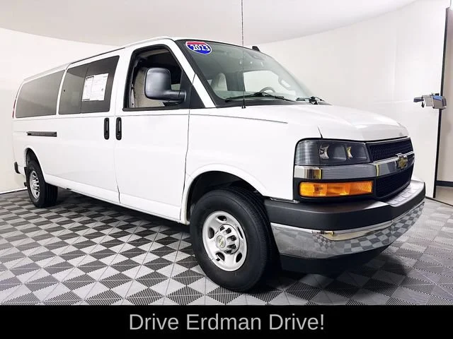 2023 Chevrolet Express Passenger 3500 1LT