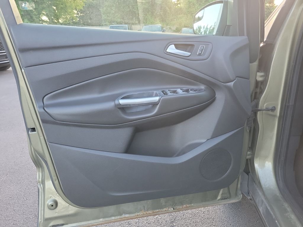 Used 2014  Ford SE image 16