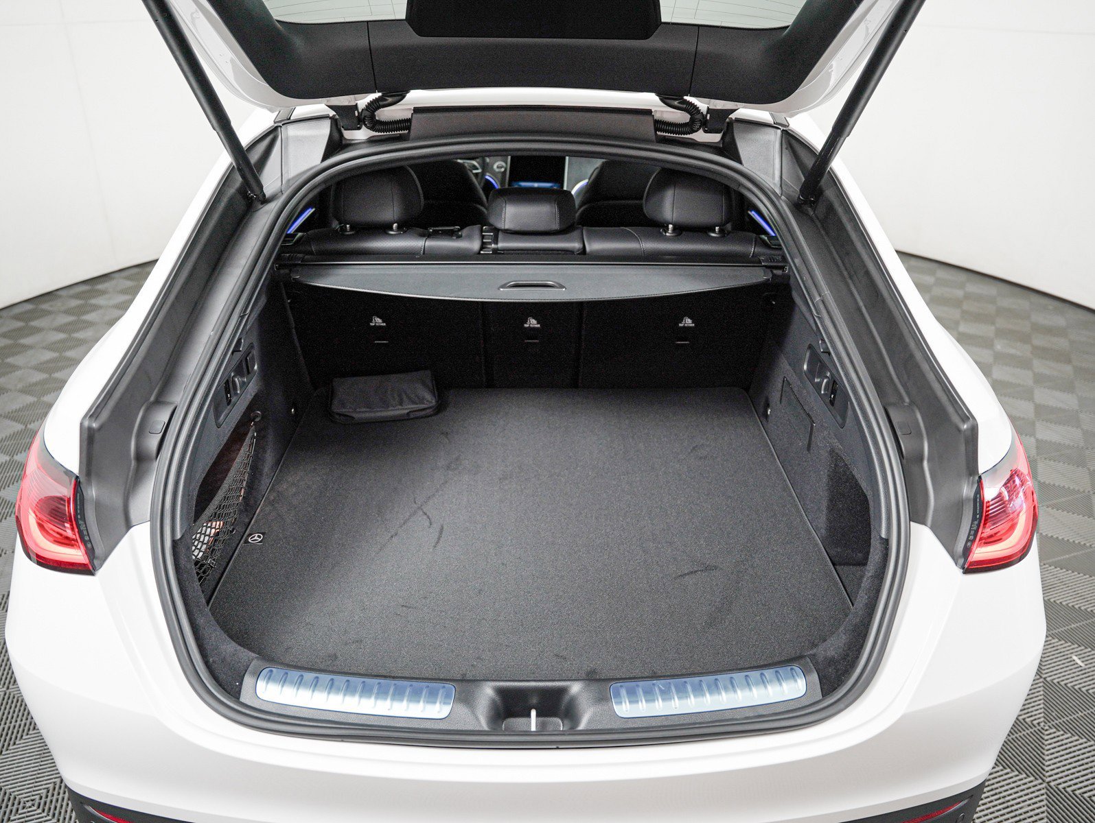 New 2026 Polar White Mercedes-Benz GLC 300 image 8