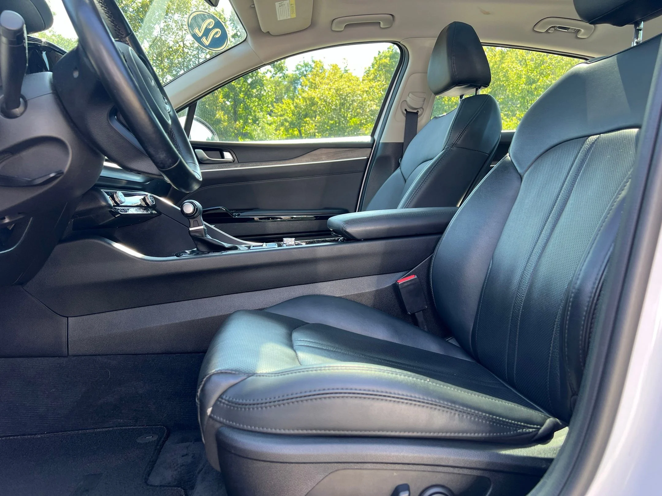 Used 2022 White Kia EX image 19