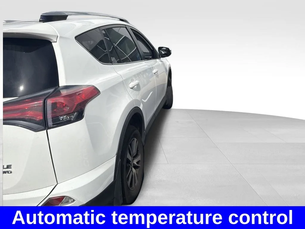 Used 2018 White Toyota XLE image 6