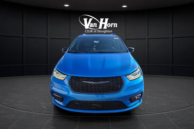 New 2026 Hydro Blue Pearl-Coat Exterior Paint Chrysler Select image 10