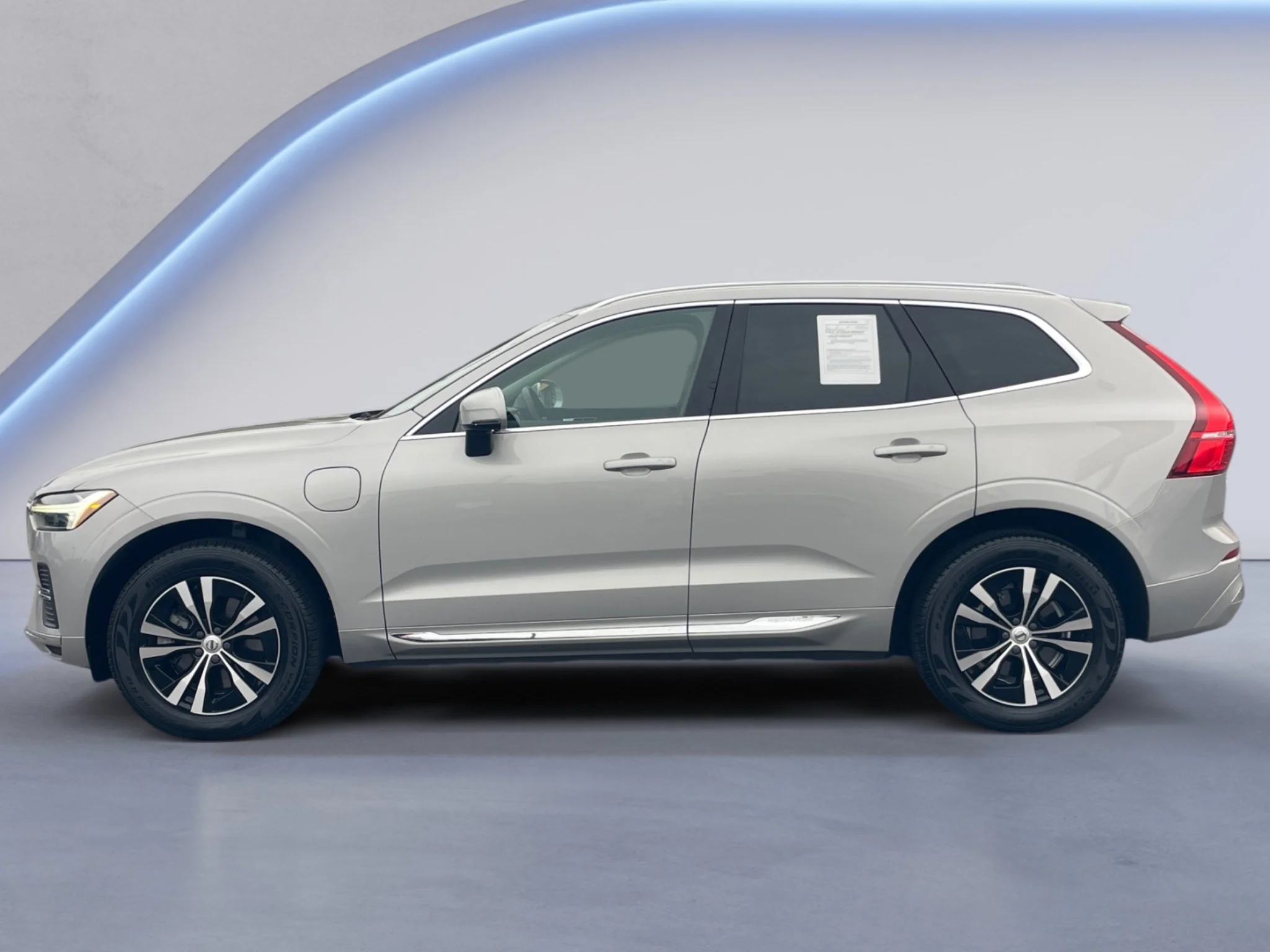 Used 2023 Thunder Grey Metallic Volvo Core Bright Theme image 6