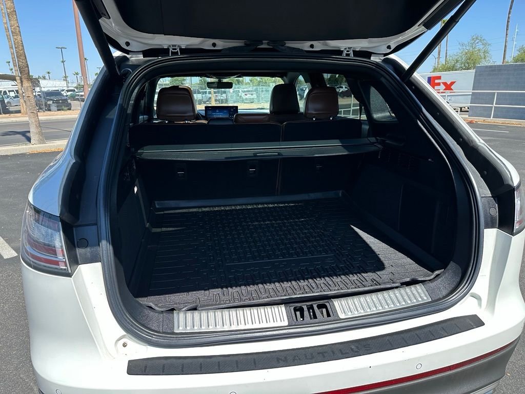 Used 2022 White Lincoln Reserve image 20