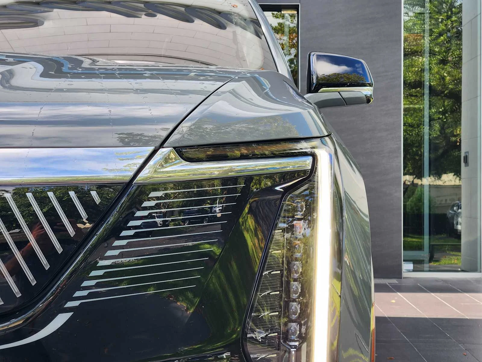 New 2026 Luna Metallic Cadillac Luxury image 6