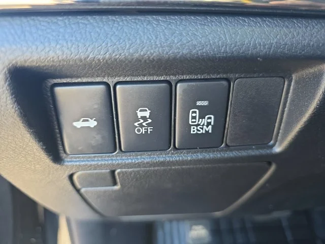 Used 2013 Black Toyota XLE Touring image 25