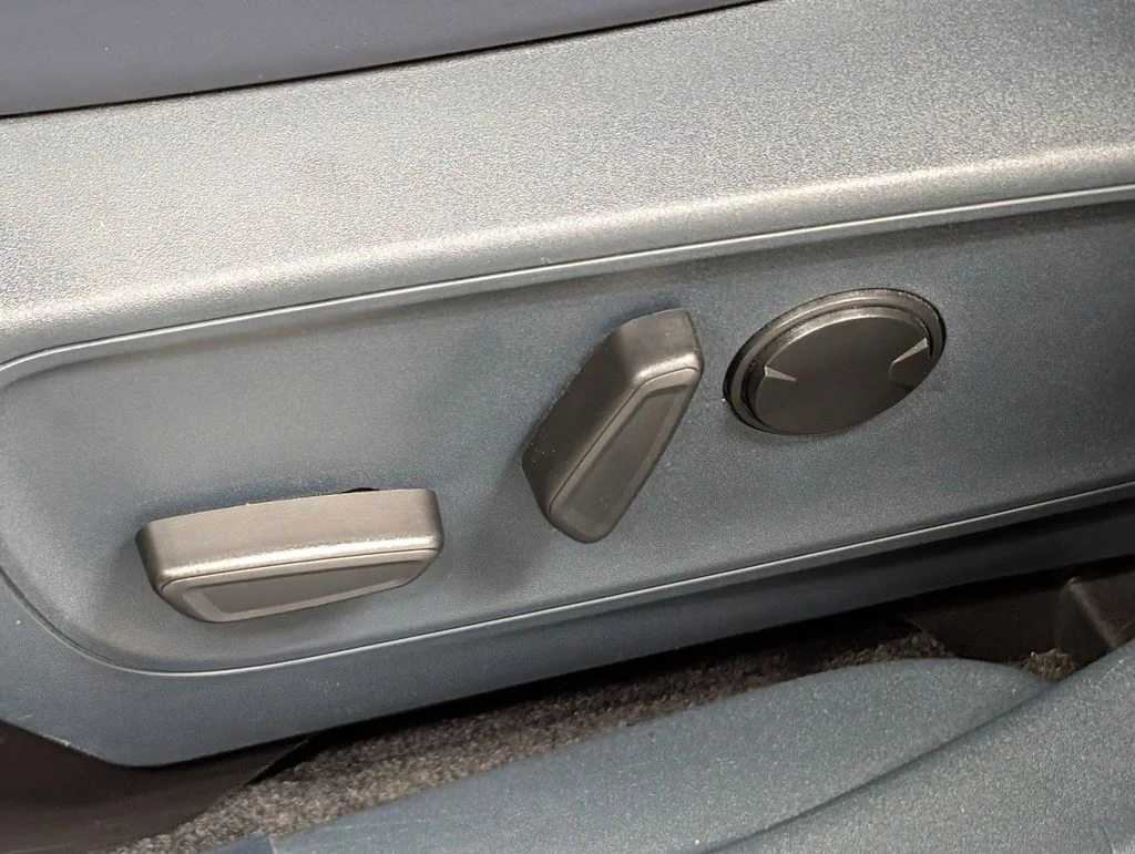 Certified Used 2024 Iconic Silver Metallic Ford Lariat image 12