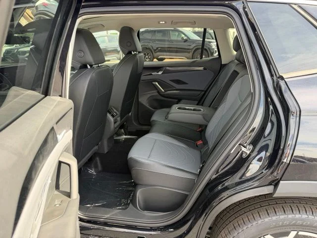 New 2026 Deep Black Pearl Volkswagen 2.0T SE image 9