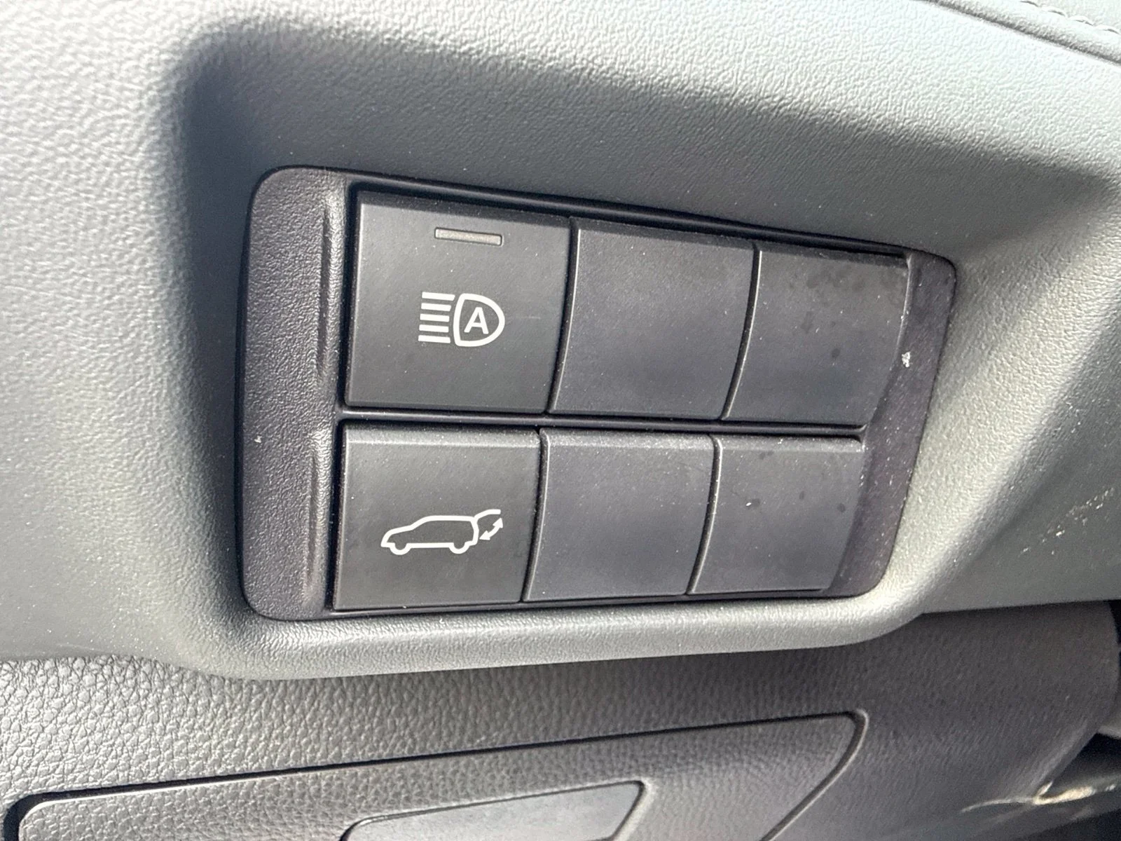 Used 2025  Toyota Hybrid XLE image 14