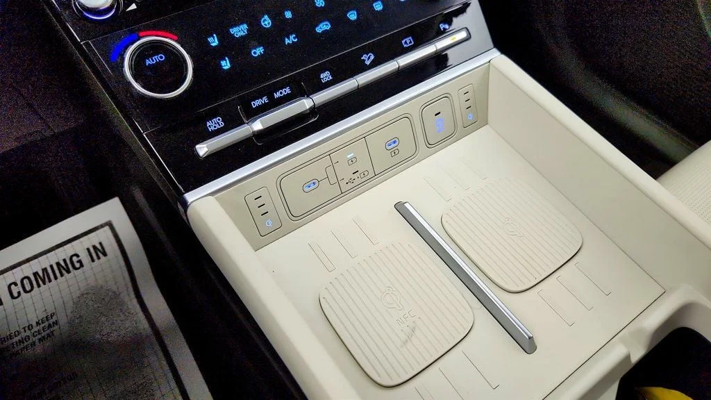 Used 2025 Serenity White Hyundai Calligraphy AWD image 17