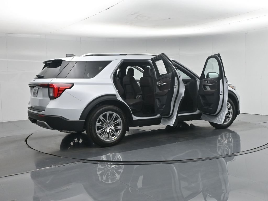New 2026 Star White Metallic Tri-Coat Ford Platinum image 5