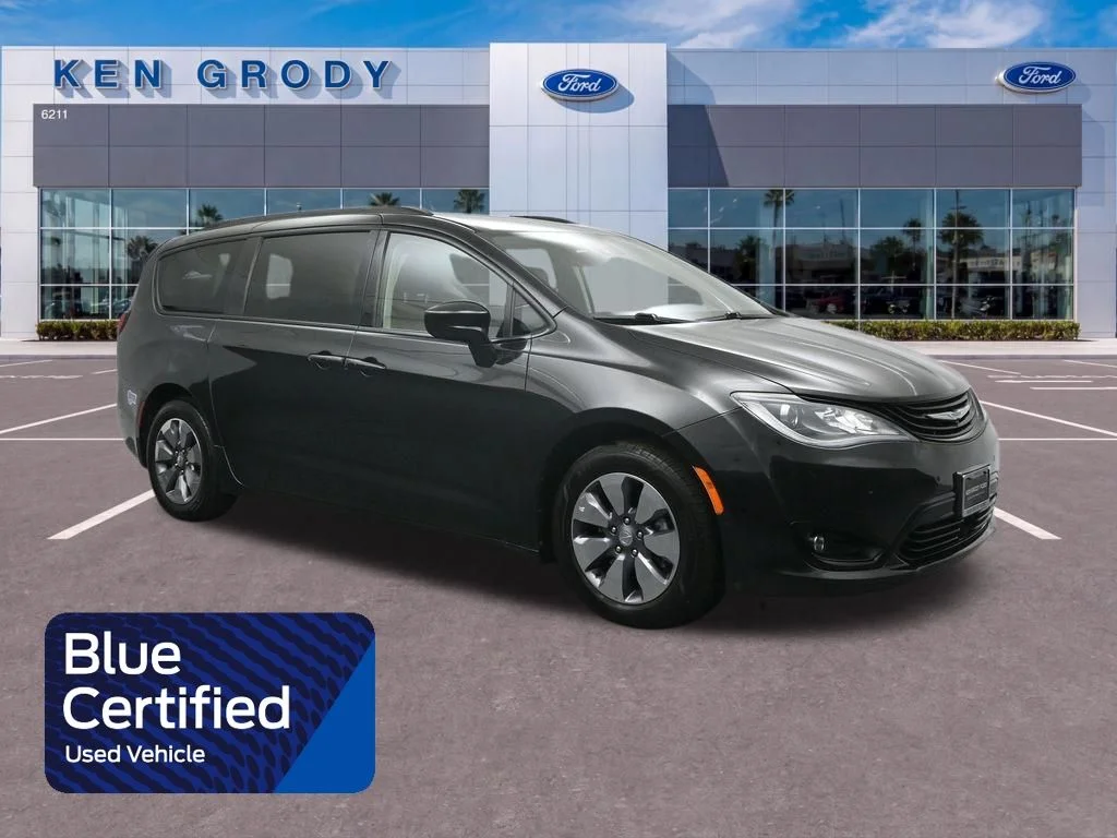 2018 Chrysler Pacifica Hybrid Limited's photo