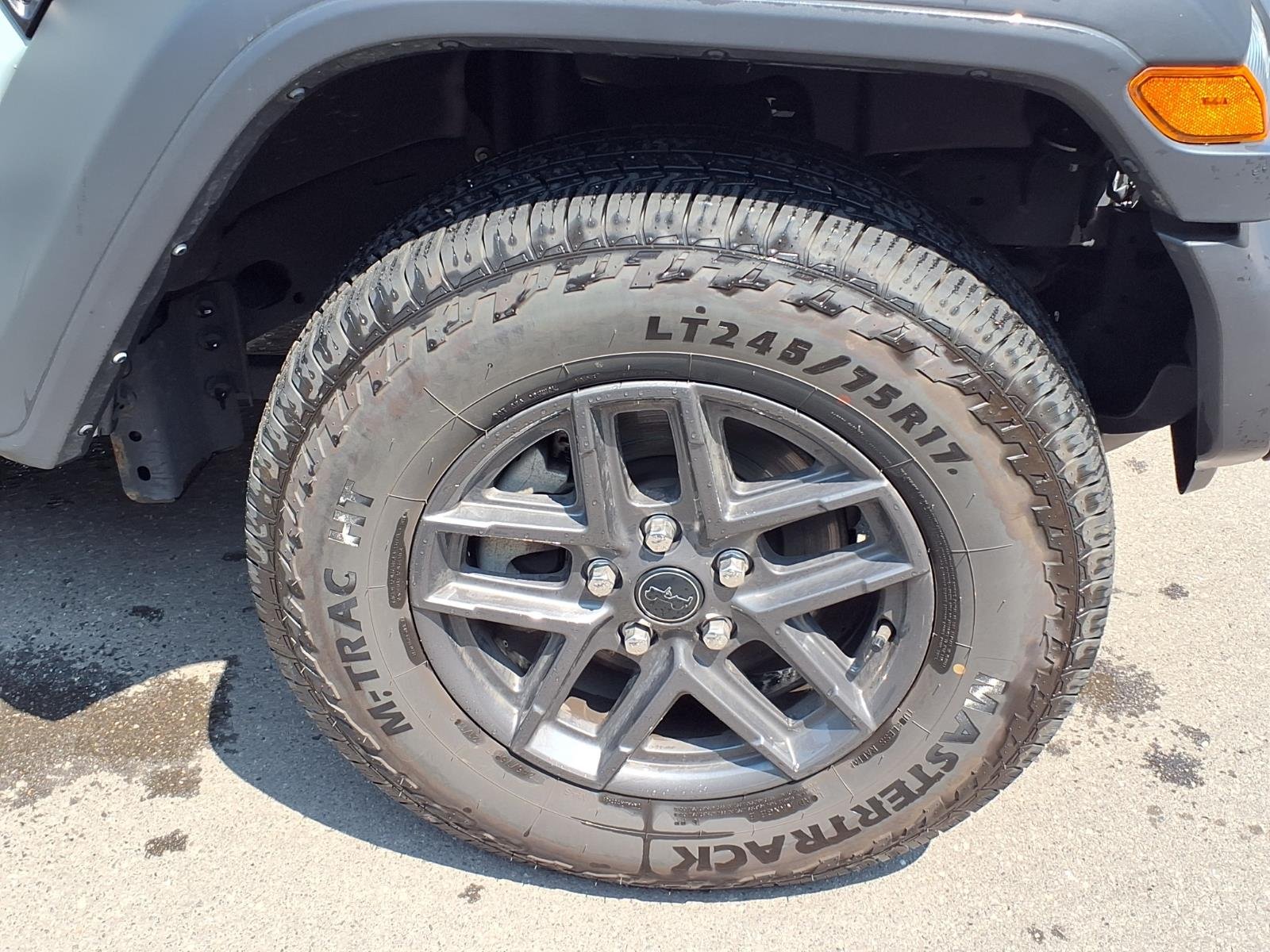 Used 2024 Earl Clear Coat Jeep Sport image 22
