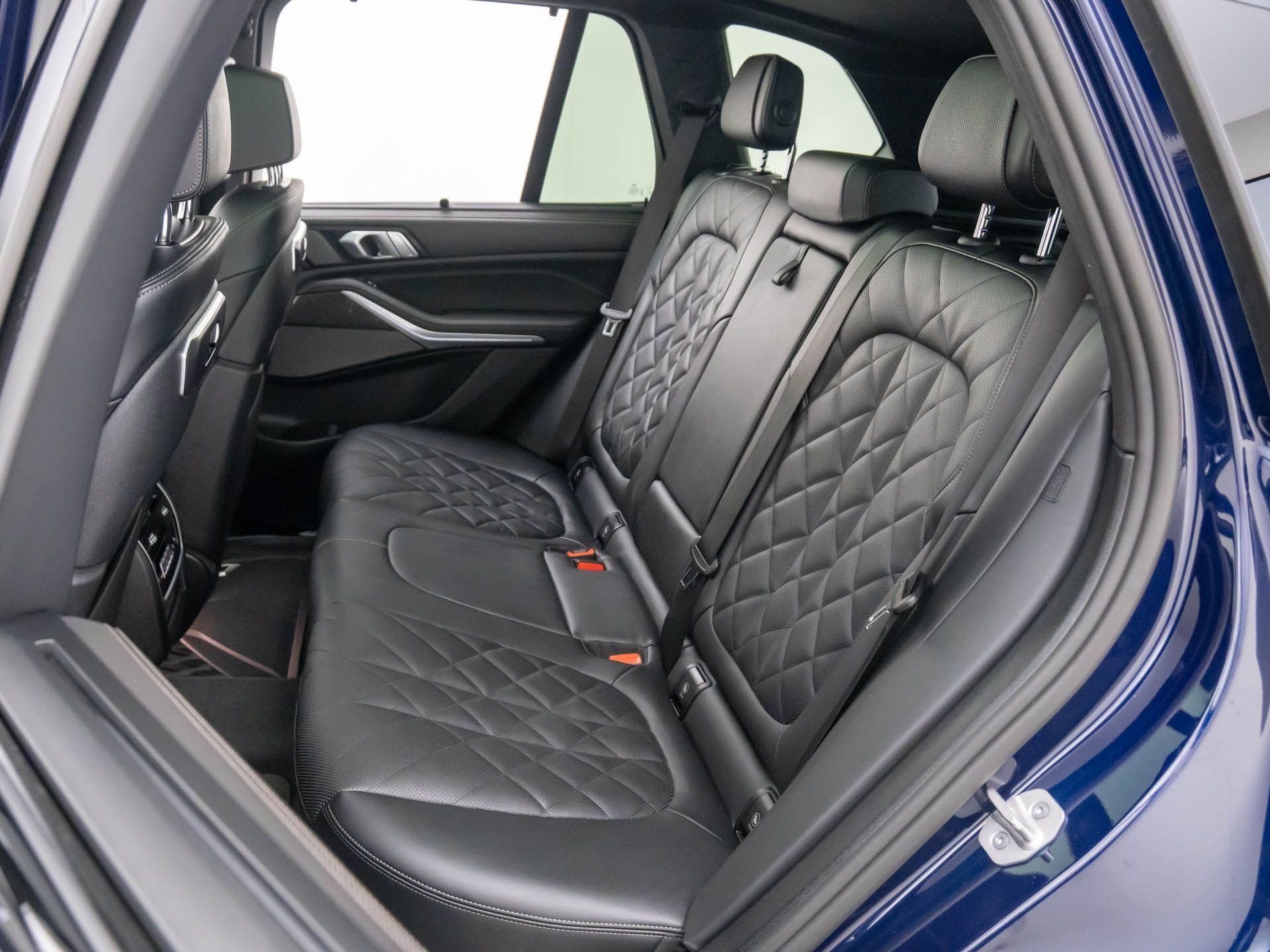 Used 2026 Tanzanite Blue II Metallic BMW M60i image 17