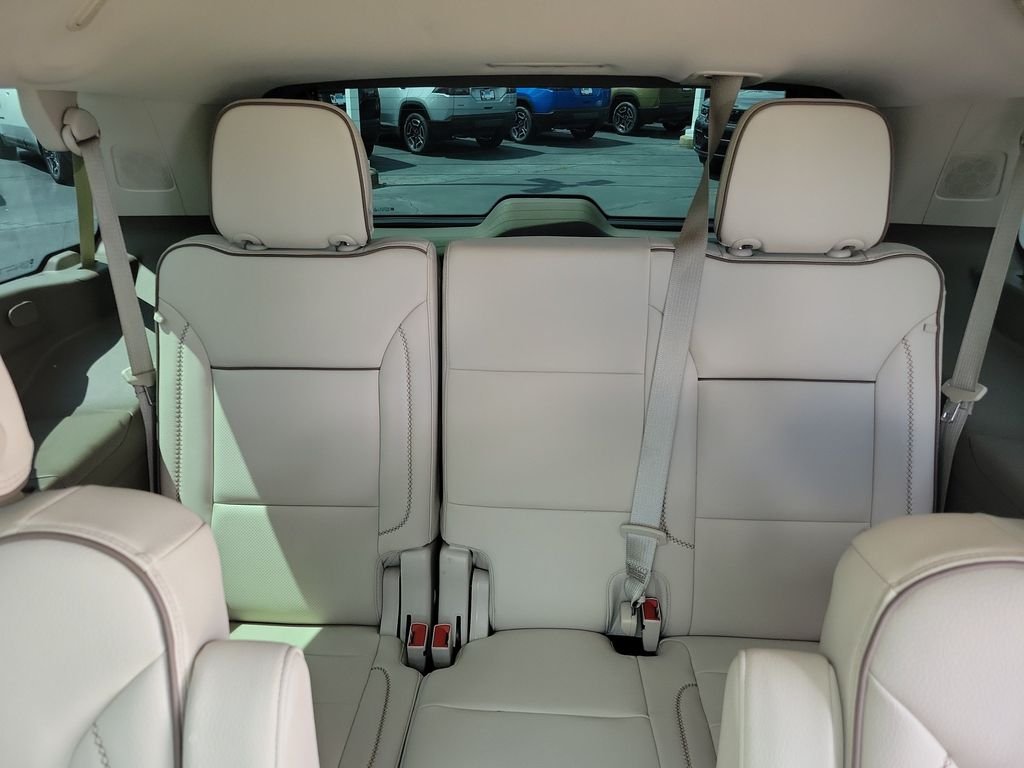 Used 2022 White GMC Denali image 13