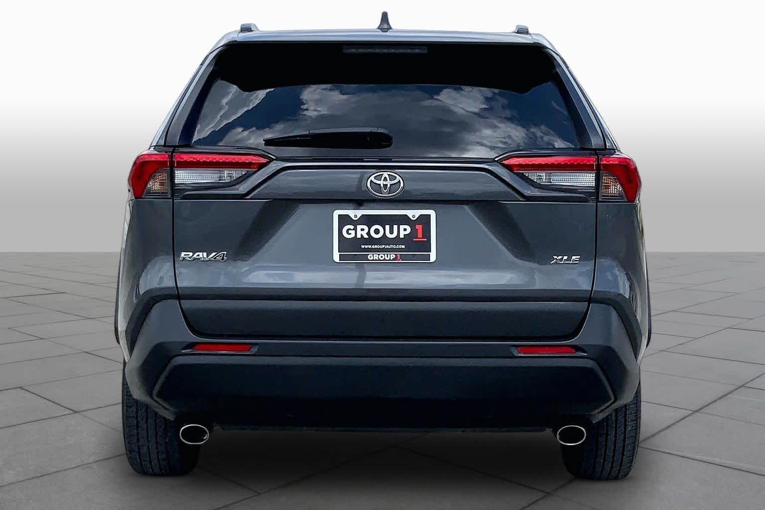 Used 2020 Magnetic Gray Metallic Toyota XLE image 5