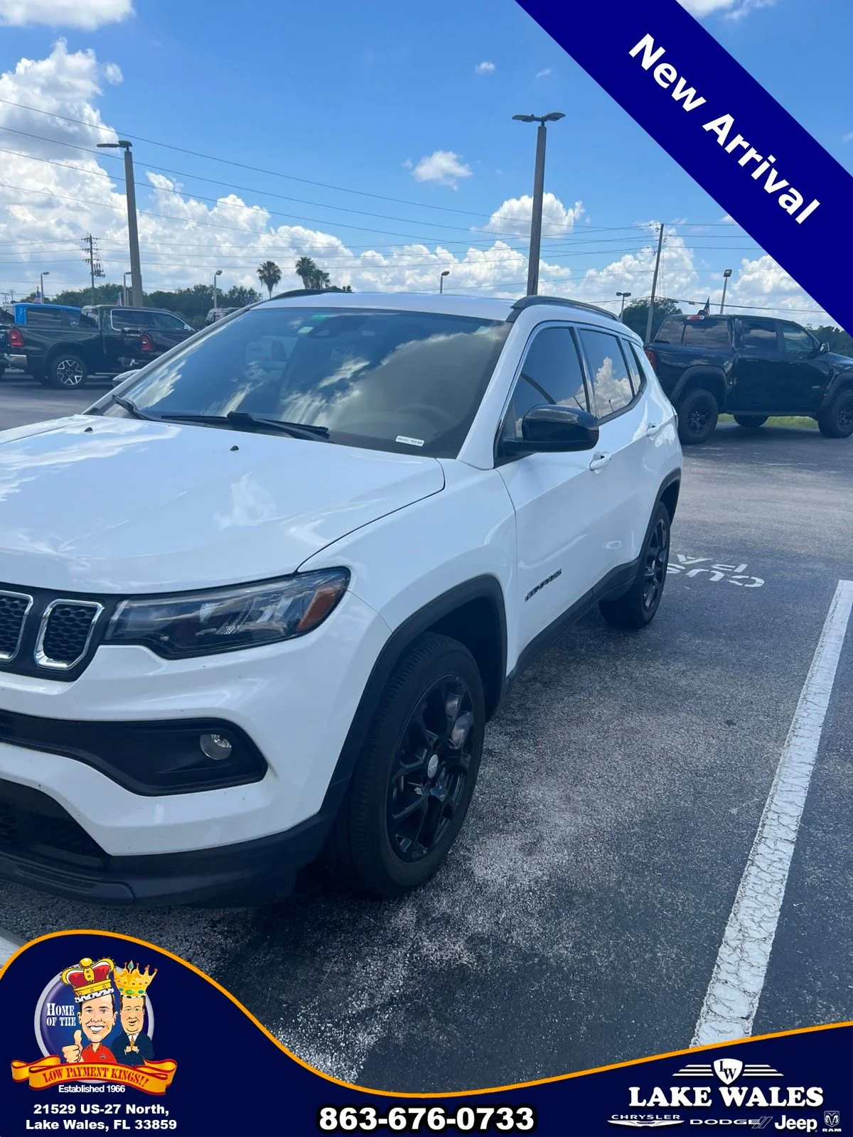 Used 2023 White Jeep Latitude Lux image 4