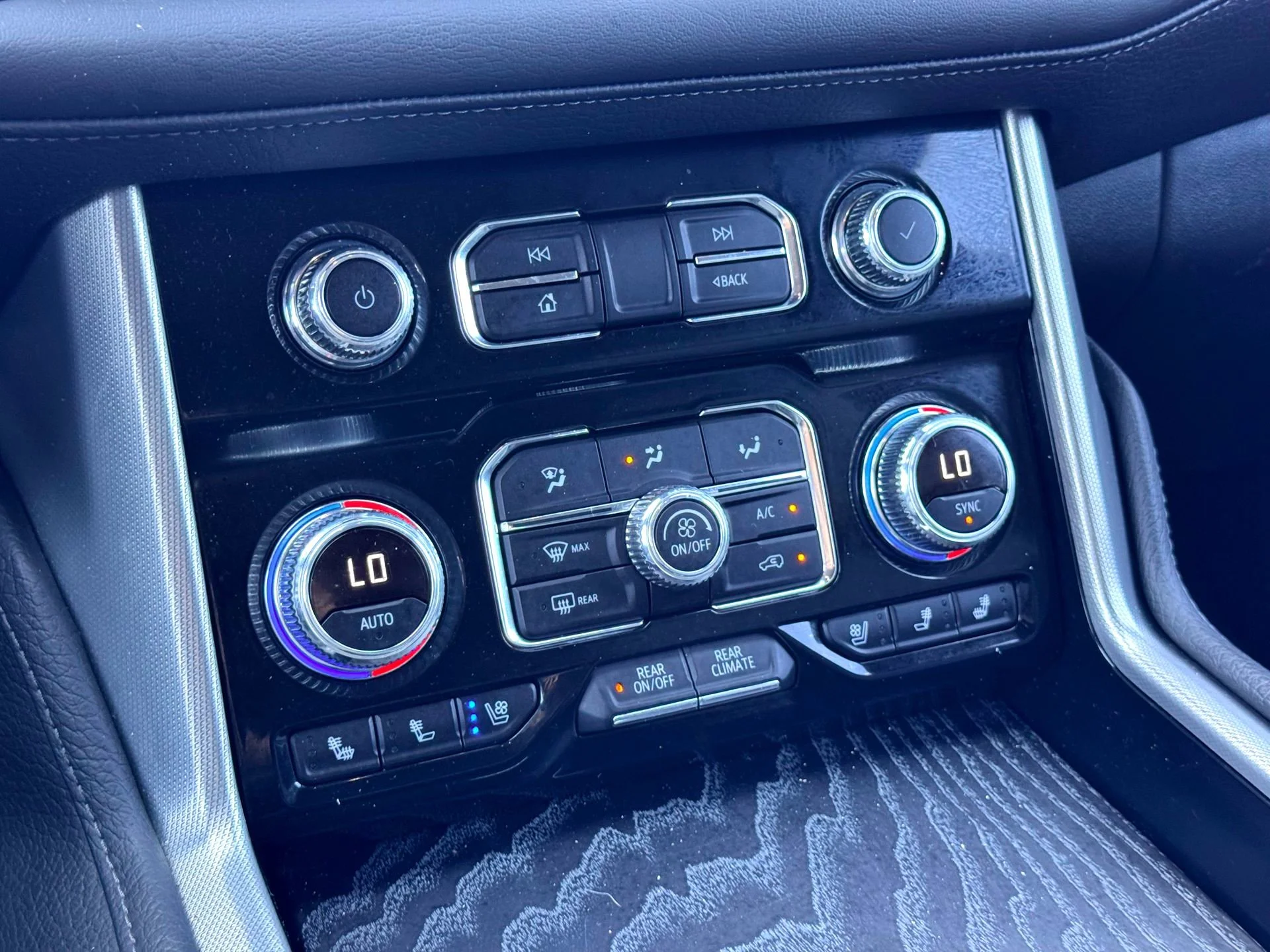 Used 2024 Sterling Metallic GMC Denali image 28