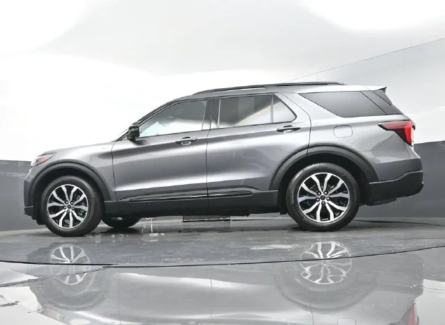 Used 2025 Gray Ford ST-Line image 34