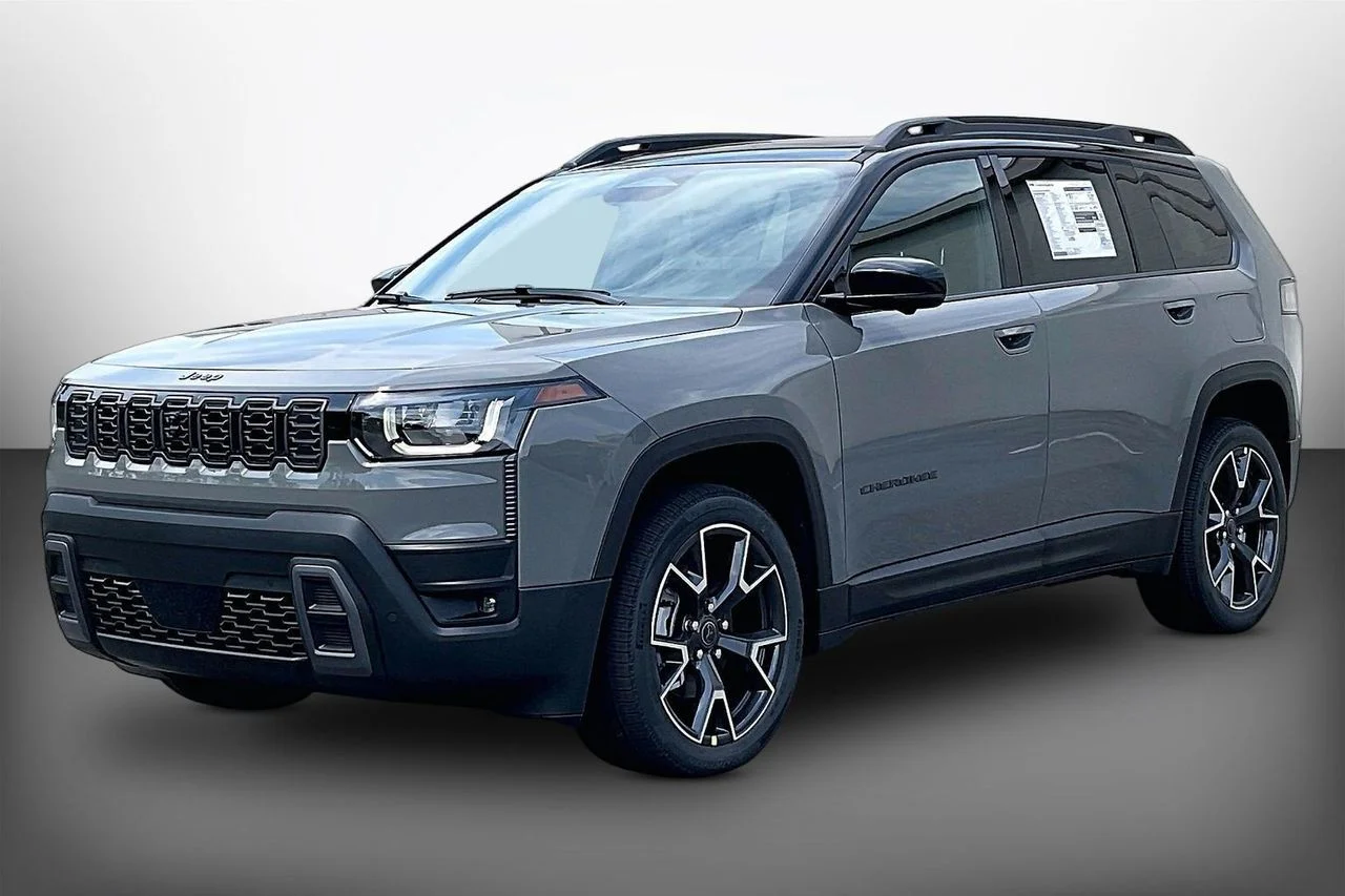 New 2026 Sting-Gray Clear-Coat Exterior Paint Jeep Overland image 4