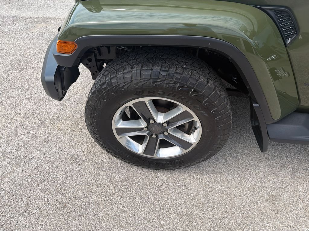 Used 2022 Green Jeep Unlimited Sahara image 10