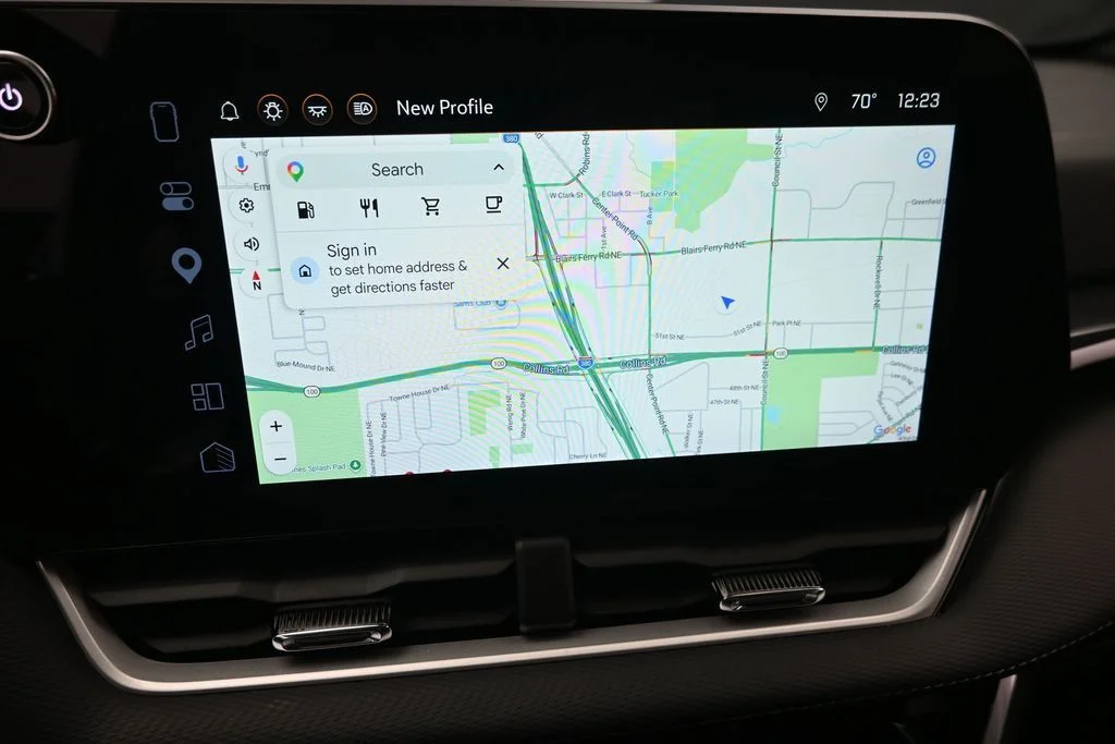 Used 2025 White Chevrolet LT image 19