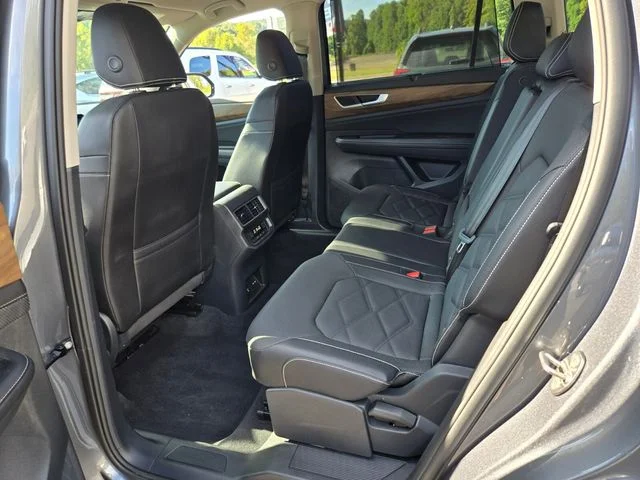 Used 2025 Gray Volkswagen 2.0T SE w/Technology image 12