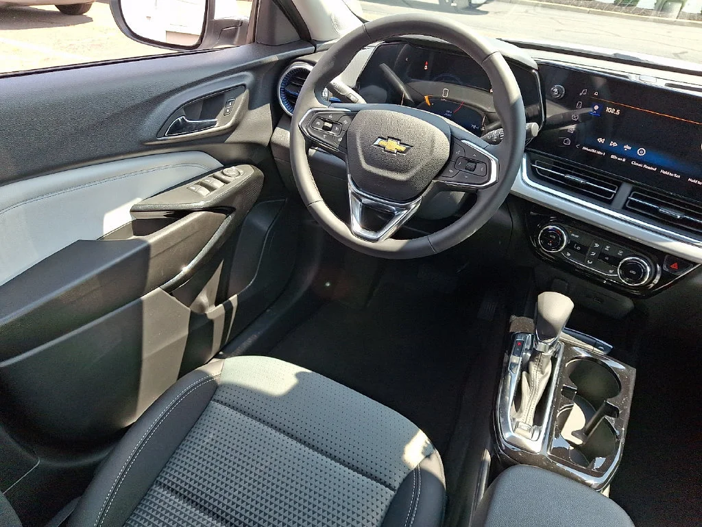 New 2026 Summit White Chevrolet LT image 10