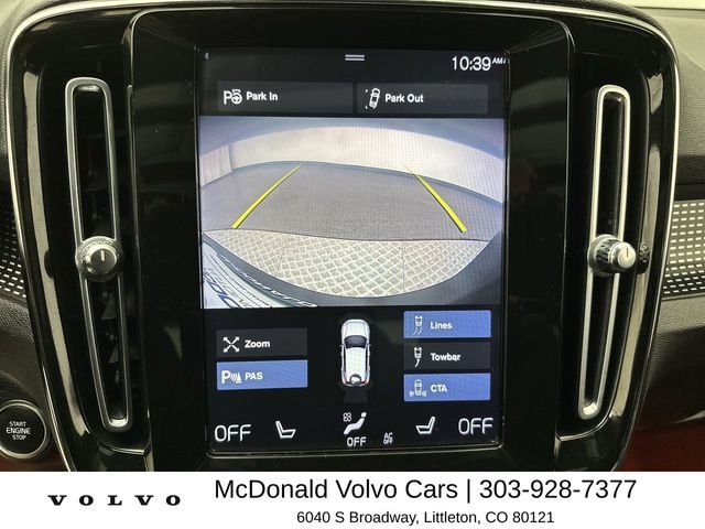 Used 2019 White Volvo R-Design image 17