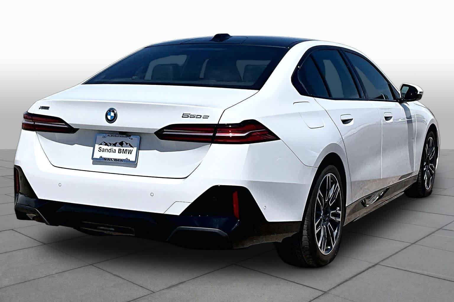 Used 2026 Alpine White BMW 550e xDrive image 10