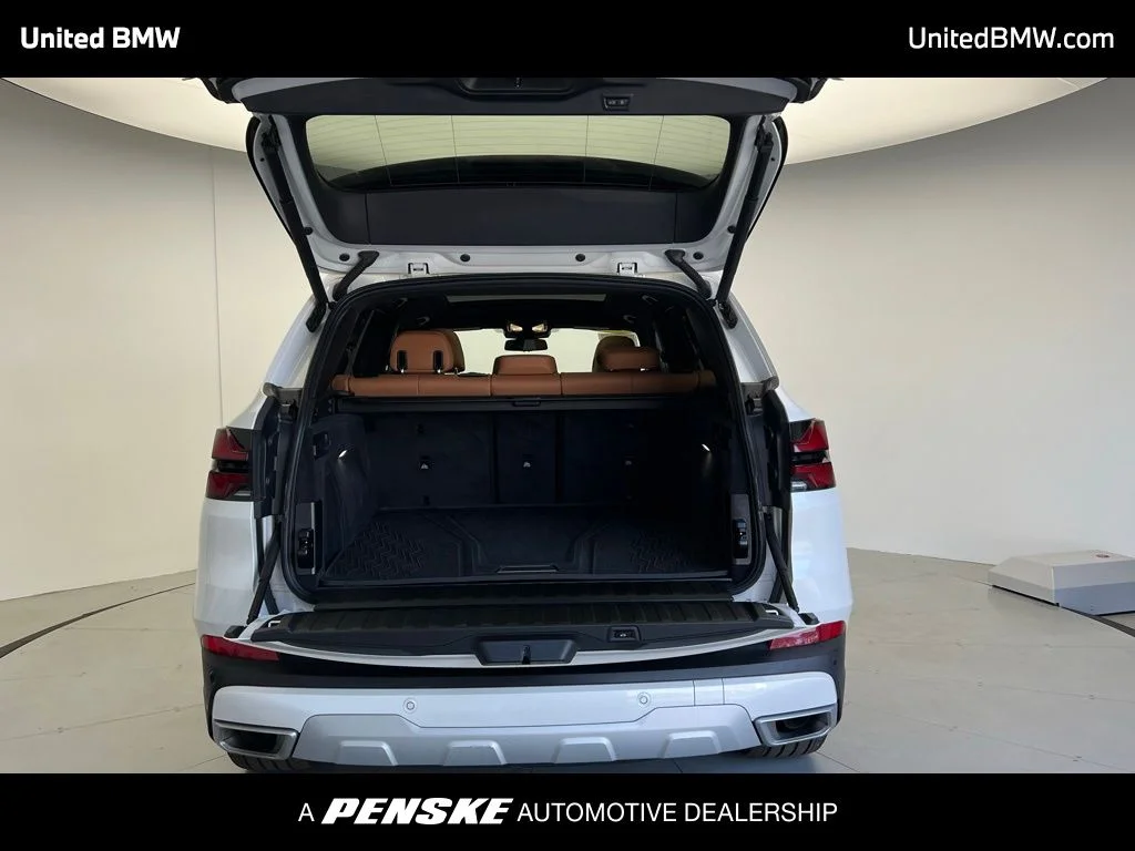 Used 2025 White Metallic BMW xDrive40i image 5