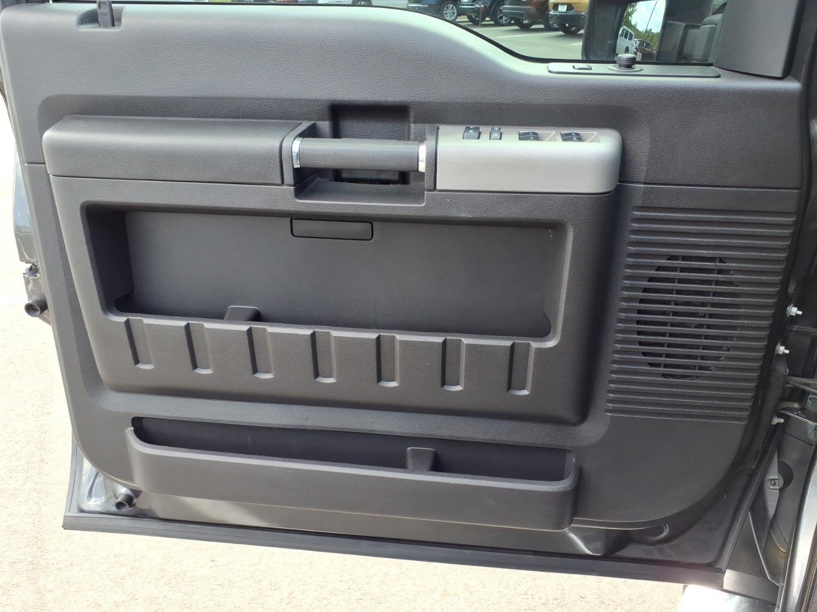 Used 2015  Ford Lariat image 29