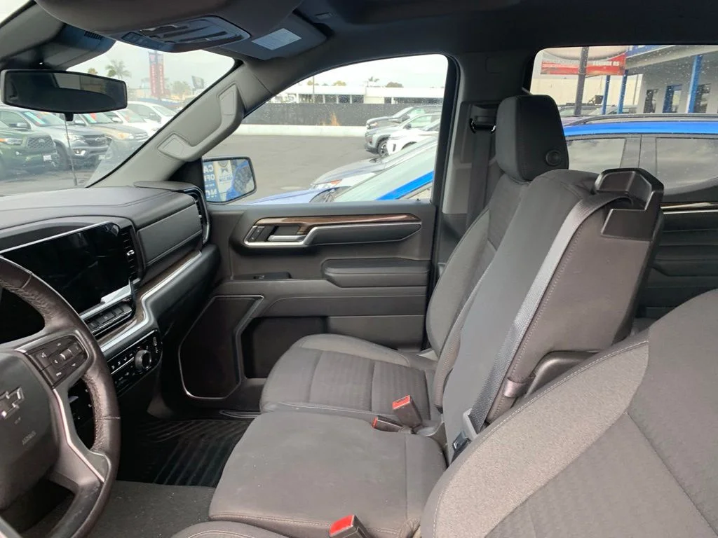 Used 2022 White Chevrolet RST image 9