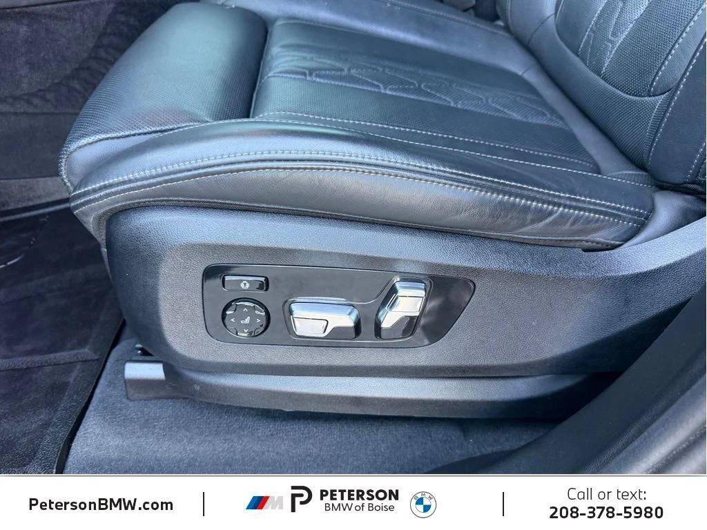 Used 2025 Black BMW M60i image 26