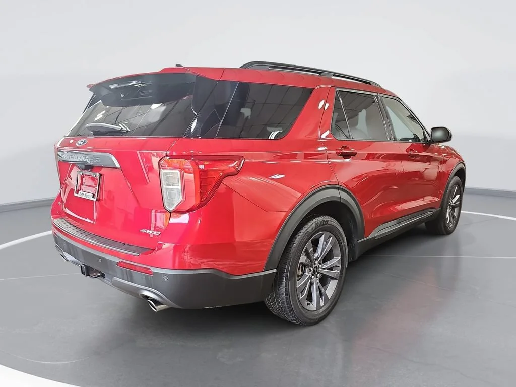 Used 2022 Red Ford XLT image 3