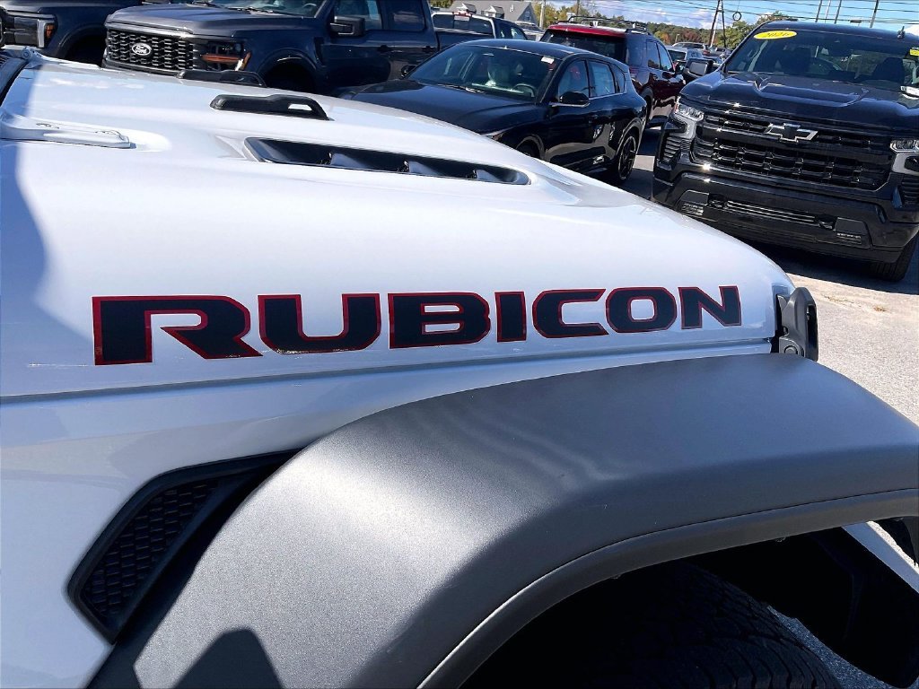 Used 2024 Bright White Clearcoat Jeep Rubicon image 26