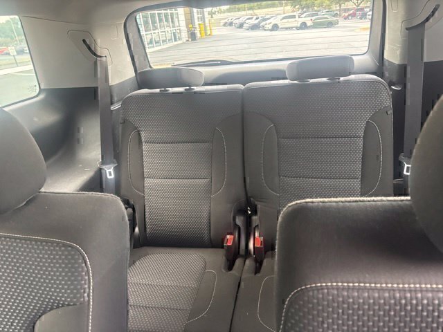 Used 2023 White GMC SLE image 23