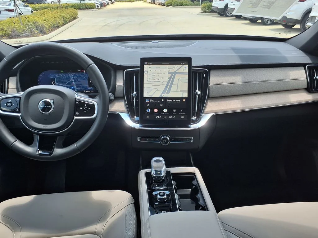 2026 Volvo XC90 Plus - Photo 24